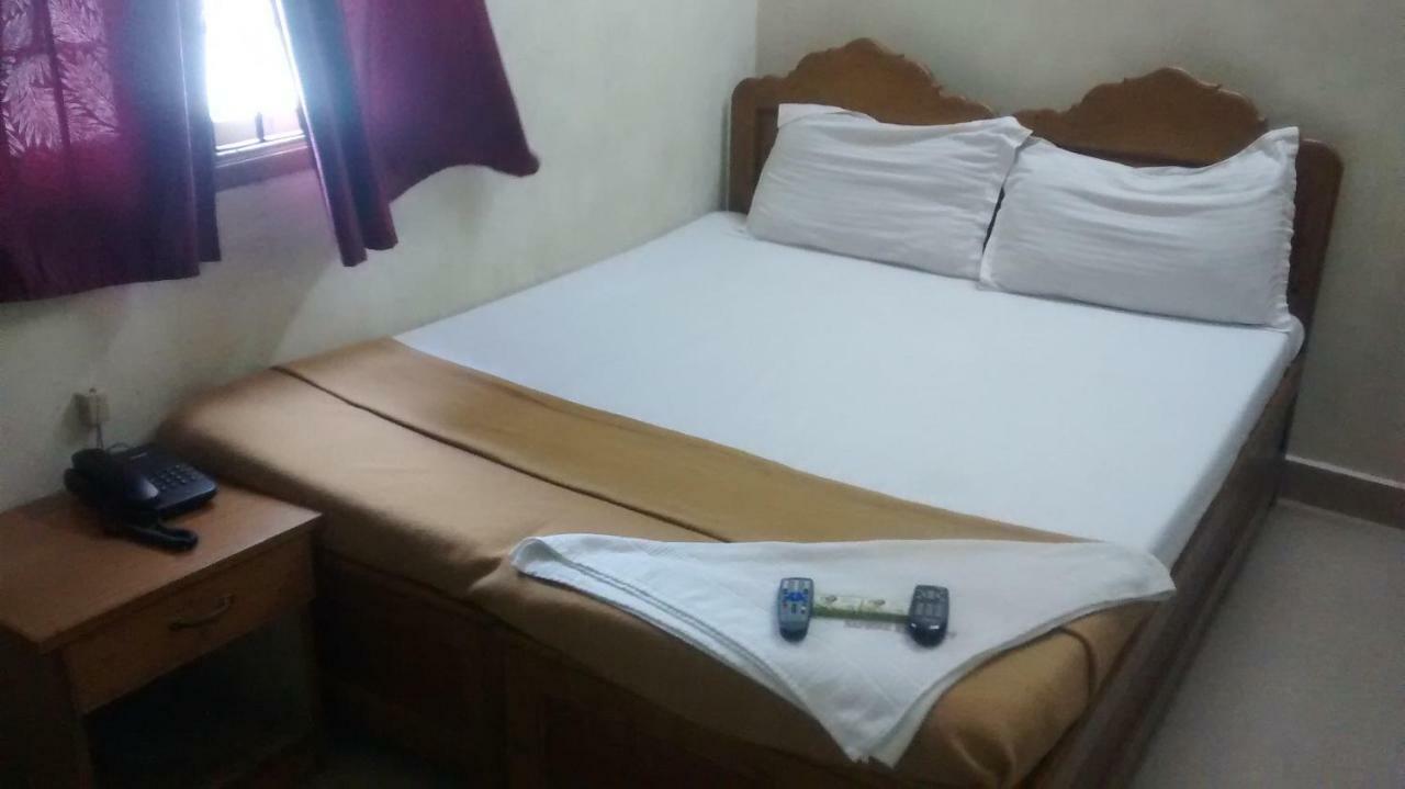 Central Saphire Residency-Only For Indians Ченай Екстериор снимка